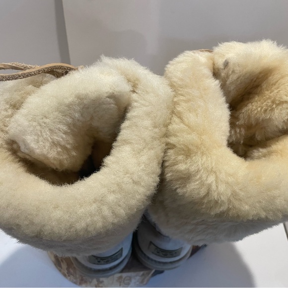 UGG Tan Shearling Winter Boots - Picture 14 of 16